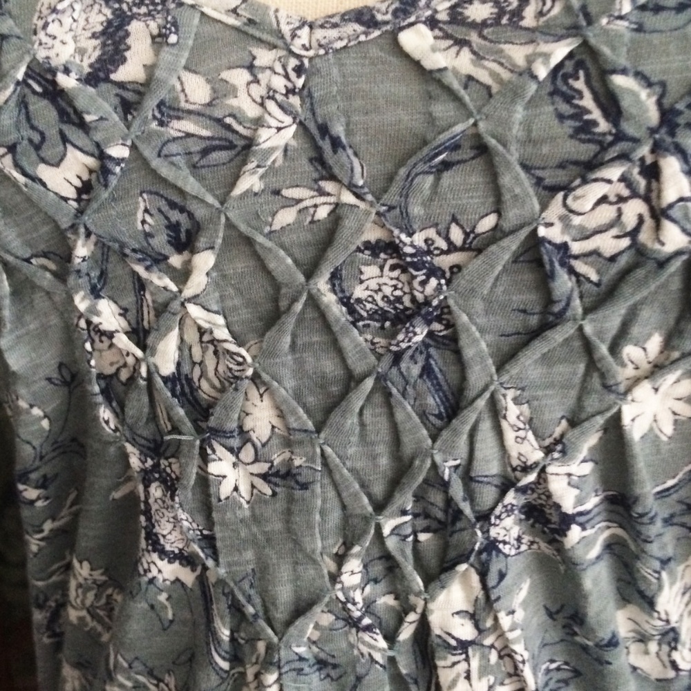 2 Lucky Brand Tops Size S - Picture 2 of 8